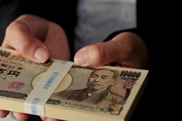 闇金業者に大金を渡してしまう。全国や地方の闇金被害の相談は弁護士や司法書士に無料でできます